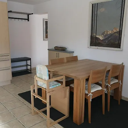 Apartment Tanzer Ellbogen